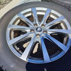 ワンシーズンのみ使用！！225/55R17スタッドレスタイヤ ア...