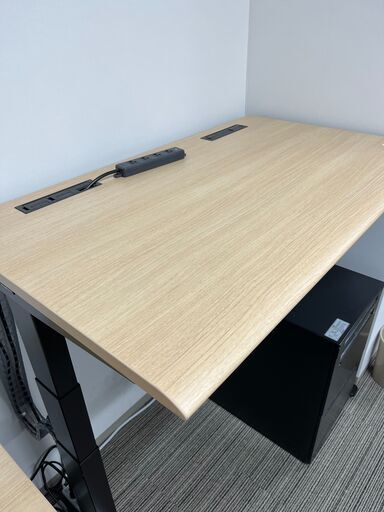 【お取引相手確定済みmomi】高さの調整ができる　okamura（オカムラ） 電動昇降デスク　SWIFT（スイフト）