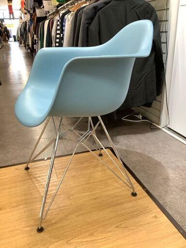 【トレファク熊谷駅前店】Herman Miller アームシェルチェア ライトブルー のご紹介です！