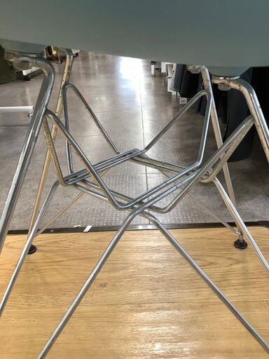 【トレファク熊谷駅前店】Herman Miller アームシェルチェア ライトブルー のご紹介です！