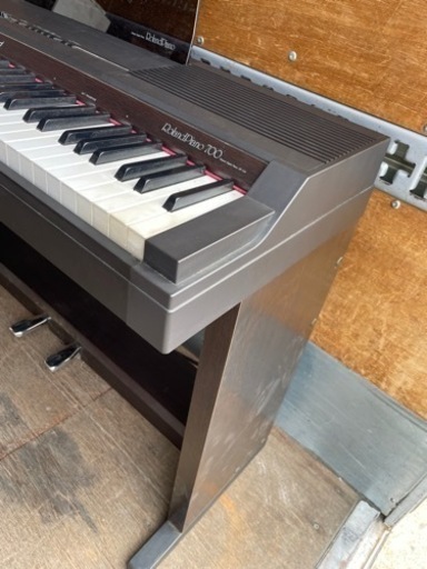 Roland HP-700