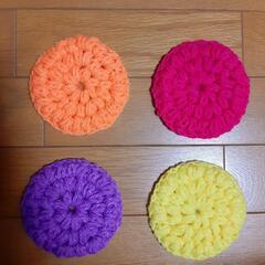 ハンドメイド　丸モチーフのコースター　アクリルたわし