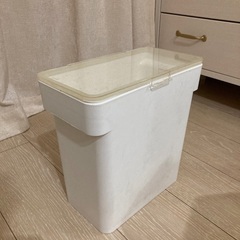 山崎実業 tower 米びつ ライスストッカー ホワイト 5kg 縦型の画像