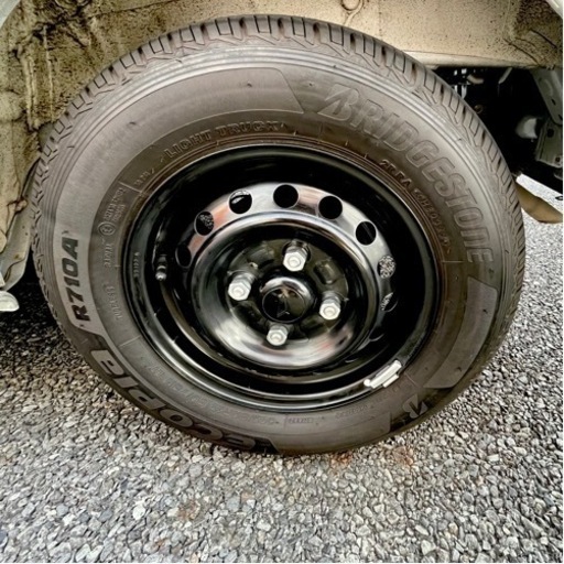 新車外しホイールタイヤ４本セット 今年の6月納車のダイハツS710Vハイゼットカーゴクルーズ標準装備品です。2022年製です。