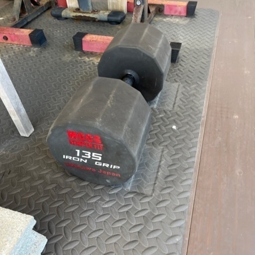値下げしました135ポンド　61.235キロダンベル