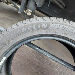 235/45R17 スタッドレスタイヤの画像