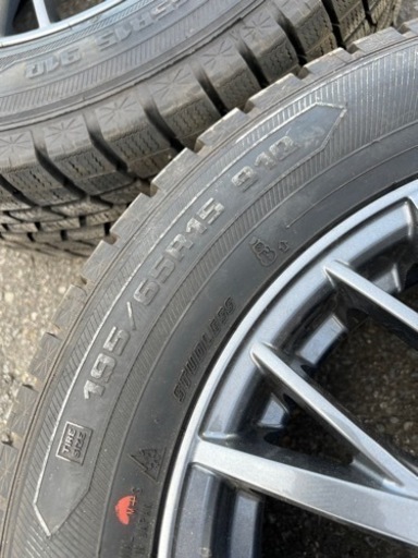 最終値下げ！15インチ スタッドレスホイール付き！両方ほぼ新品！195/65/R15 ミニバンなどに！