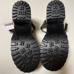 バックル付きサンダル　ブラックの画像