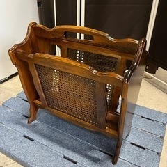 大人気レトロ家具!! カリモク マガジンラック ブックスタンド 木製