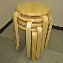 売却済み【平日取りに来ていただける方】スタッキングチェア4脚セット★YRS-405★スツール/椅子(2Z0196)の画像