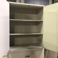事務機器 オカムラ スチールキャビネット 鍵付 大型 900×450×2250mmの画像