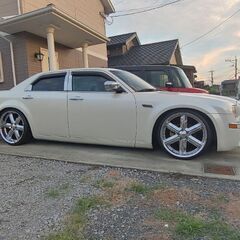 値下げしました😅クライスラー300c　カスタム車両の画像