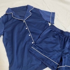 【数回着用】GU ジーユー サテンパジャマ 2着セット Sサイズの画像