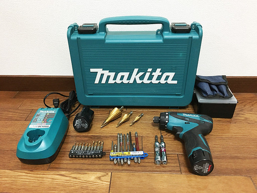 マキタ（makita）電動ドライバドリル 10.8V 1.3Ah バッテリー2個付き DF030DWX