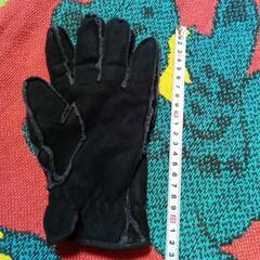 ユニクロ　黒手袋　裏ボア　Ｍ／Ｌの画像