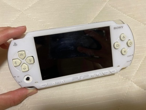 【お譲り先決定】一部破損...だからこそお安く！PSP +カセット