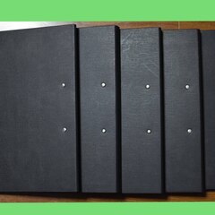 包装カバーの付いていないものもありますが、殆ど新品・未使用のものです。ポケットファイルフォルダー８册、レバーファイル５册、リングファイル１册の合計１４册です。の画像