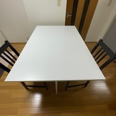 ダイニングテーブル　椅子2脚