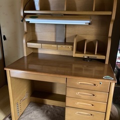 受渡し終了しました。多数のお問合せありがとうございます。「KOKUYO」天然木天板の学習机の画像