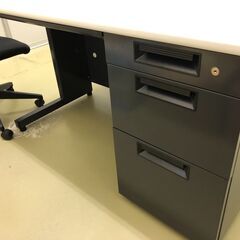 PLUS製　オフィス用デスク　片袖タイプ　2台