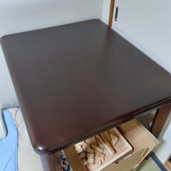 テーブル　横90cm 縦75cm 高さ70cm