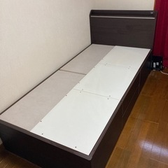 本日限り無料　ベッドフレーム　収納付き