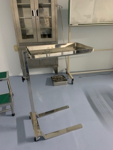 手術用器具台　メーヨーテーブル売ります