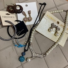 未使用　ピアスネックレス　7点セットの画像
