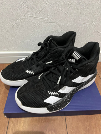 バッシュ adidas  スニーカー