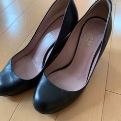 お話中GUCCI ブラックパンプス