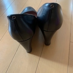 お話中GUCCI ブラックパンプスの画像