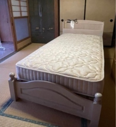 美品シングルベッド！早い者勝ちです