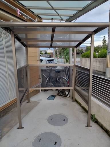 サイクルポート（原付２台停められます。）