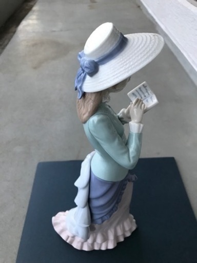 リヤドロ LLADRO 本を読む女の子 磁器人形