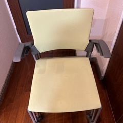 モスグリーンの手軽な会議用チェア4脚（ダイニングでも使える）の画像