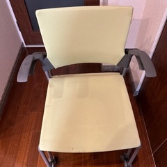 モスグリーンの手軽な会議用チェア4脚（ダイニングでも使える）の画像