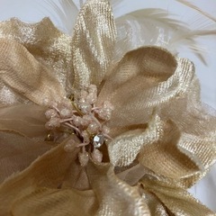 ベージュコサージュの画像