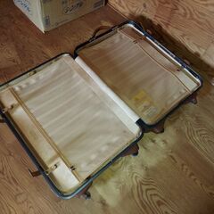 サムソナイトのスーツケースの画像