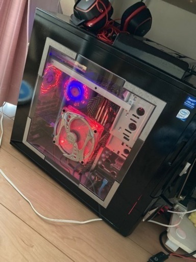 光るゲーミングPC