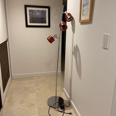 【無料でお譲りします】フロアランプの画像