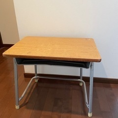 学校の机　※決まりました