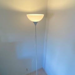 IKEAスタンディング照明