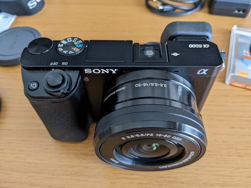 SONY a6000 (ILCE-6000L) ミラーレスカメラとレンズセット - アクセサリーを含めています