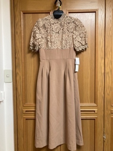 ★新品★リリーブラウン　ラメレース　ビジュー　ワンピース　パーティードレス　ベージュ　サイズ０