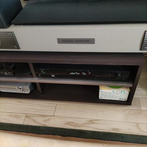 テレビとサラウンドシステム