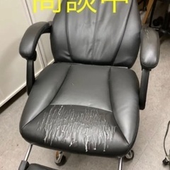 ゲーミングチェア　社長椅子　ベッドチェア　格納フットレスト付