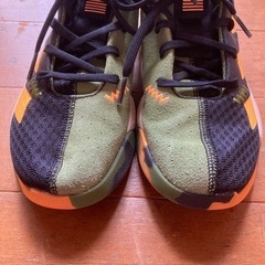 ジュニア　adidasバスケットシューズ　21cmの画像