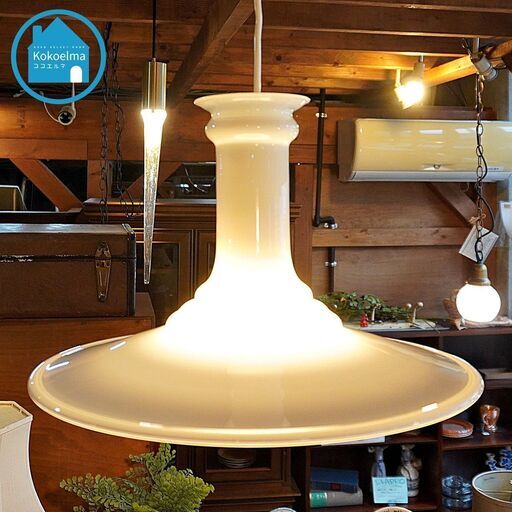 北欧デンマークのHolmegaard(ホルムガード)社のMythos(ミュトス)ペンダントライトです。 オパールホワイトと呼ばれる乳白色のガラスを通して灯る明かりがやさしくダイニングを照らす天井照明♪CI235