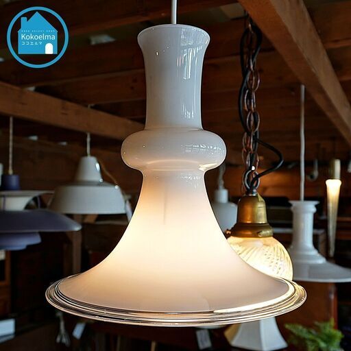 北欧デンマークのHolmegaard(ホルムガード)社のEtude(エチュード) ガラスペンダントライトです。オパールホワイトと呼ばれる乳白色のガラスとオブジェのような美しいフォルムが魅力の天井照明♪CI236