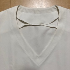 GU フレンチスリーブ Vネック ブラウス 白 Sの画像